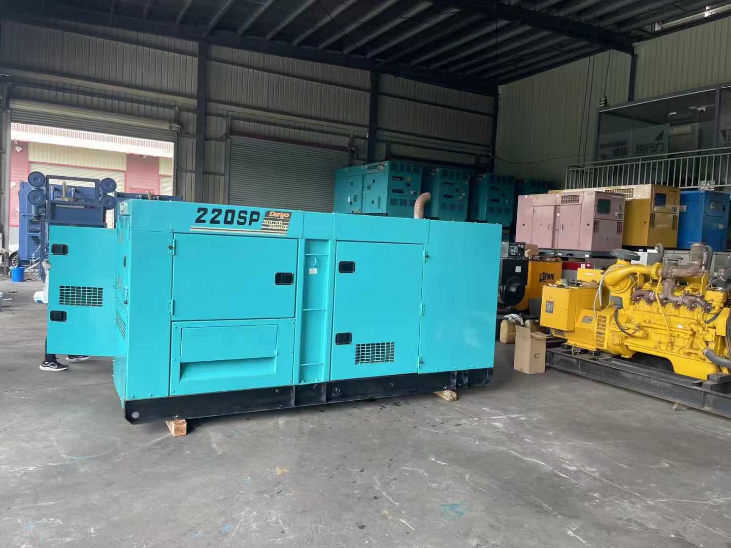 红安800kW 柴油发电机的输出电流波动范围是多少？